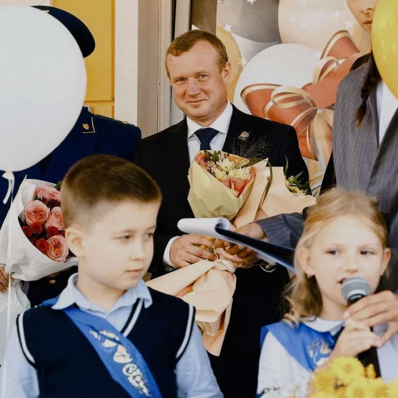 С Днём знаний!. Депутаты Мособлдумы сегодня вместе с школьниками, педагогами и родителями встретили начало нового учебного года С Днём знаний!. Депутаты Мособлдумы сегодня вместе с школьниками, педагогами и родителями встретили начало нового учебного года