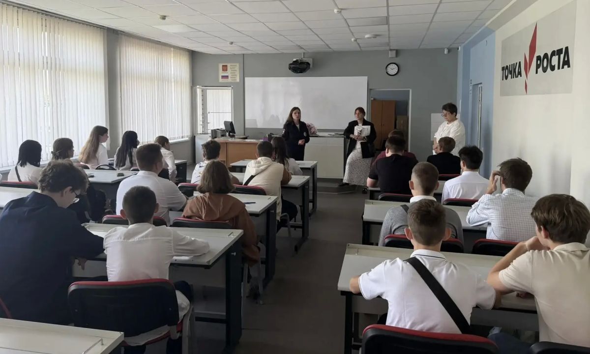 1 сентября сотрудники администрации Сергиево-Посадского округа совместно с линейным отделом полиции напомнили школьникам о необходимости соблюдать правила безопасности на железной дороге 1 сентября сотрудники администрации Сергиево-Посадского округа совместно с линейным отделом полиции напомнили школьникам о необходимости соблюдать правила безопасности на железной дороге