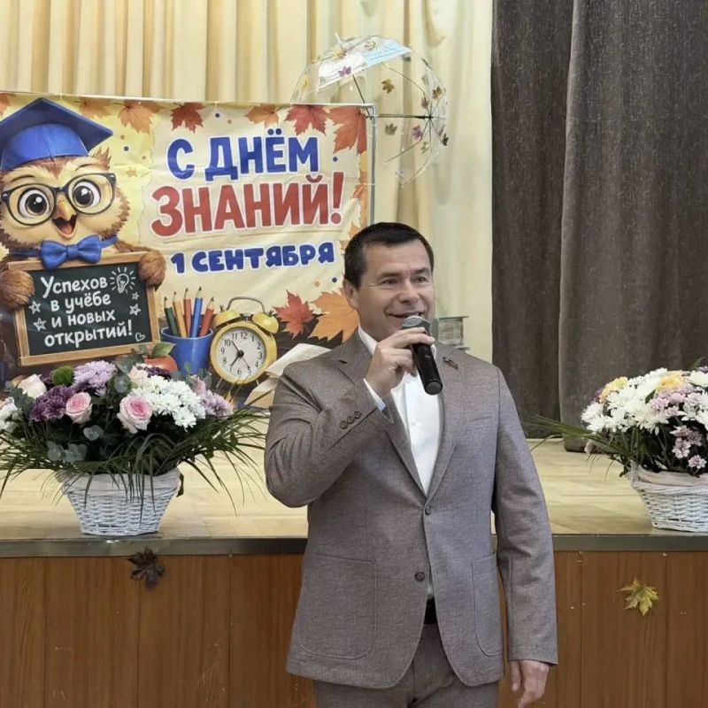С Днём знаний!. Депутаты Мособлдумы сегодня вместе с школьниками, педагогами и родителями встретили начало нового учебного года С Днём знаний!. Депутаты Мособлдумы сегодня вместе с школьниками, педагогами и родителями встретили начало нового учебного года