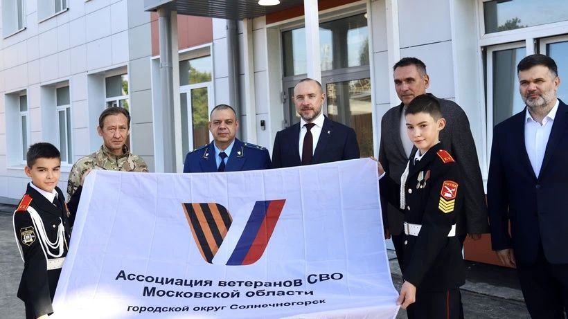 Вот и прозвенел первый звонок! Вот и прозвенел первый звонок!