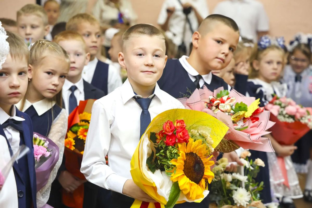 С 1 сентября!. 15, 5 тыс. школьников и более 1 200 студентов переступили сегодня порог образовательных учреждений Электростали С 1 сентября!. 15, 5 тыс. школьников и более 1 200 студентов переступили сегодня порог образовательных учреждений Электростали