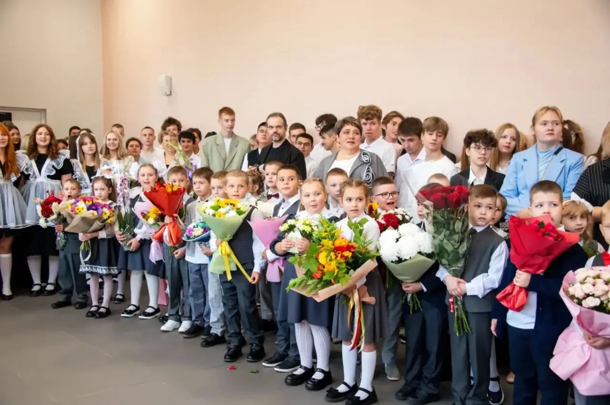 Татьяна Витушева: День знаний сегодня встретила на линейке в школе посёлка Снегири — вместе с первоклассниками, одиннадцатиклассниками, их родителями и учителями Татьяна Витушева: День знаний сегодня встретила на линейке в школе посёлка Снегири — вместе с первоклассниками, одиннадцатиклассниками, их родителями и учителями
