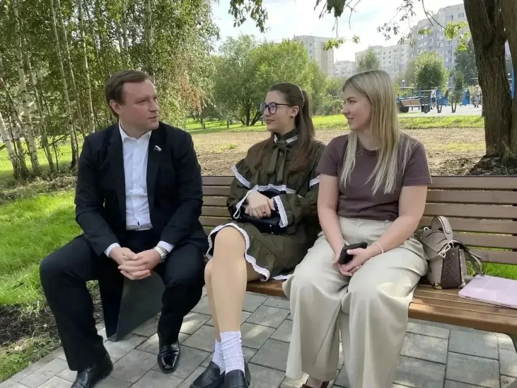 Финальная точка сегодняшней поездки в Ивантеевку — обновлённая зона отдыха на берегу реки Учи рядом со сквером на Рощинской улице Финальная точка сегодняшней поездки в Ивантеевку — обновлённая зона отдыха на берегу реки Учи рядом со сквером на Рощинской улице