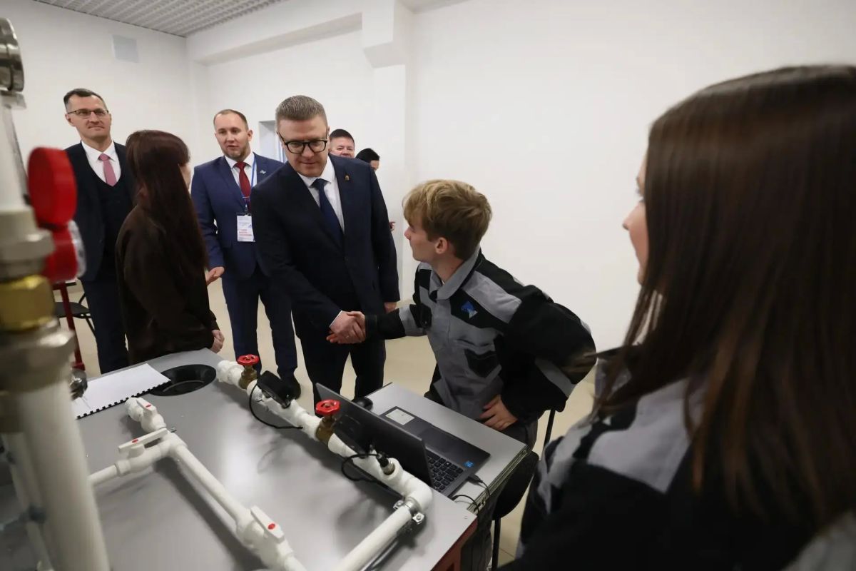 В День знаний Алексей Текслер оценил модернизацию Южно-Уральского технического колледжа В День знаний Алексей Текслер оценил модернизацию Южно-Уральского технического колледжа