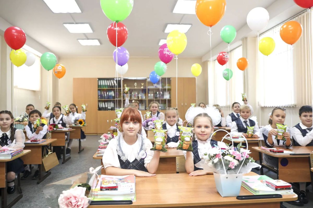 С 1 сентября!. 15, 5 тыс. школьников и более 1 200 студентов переступили сегодня порог образовательных учреждений Электростали С 1 сентября!. 15, 5 тыс. школьников и более 1 200 студентов переступили сегодня порог образовательных учреждений Электростали