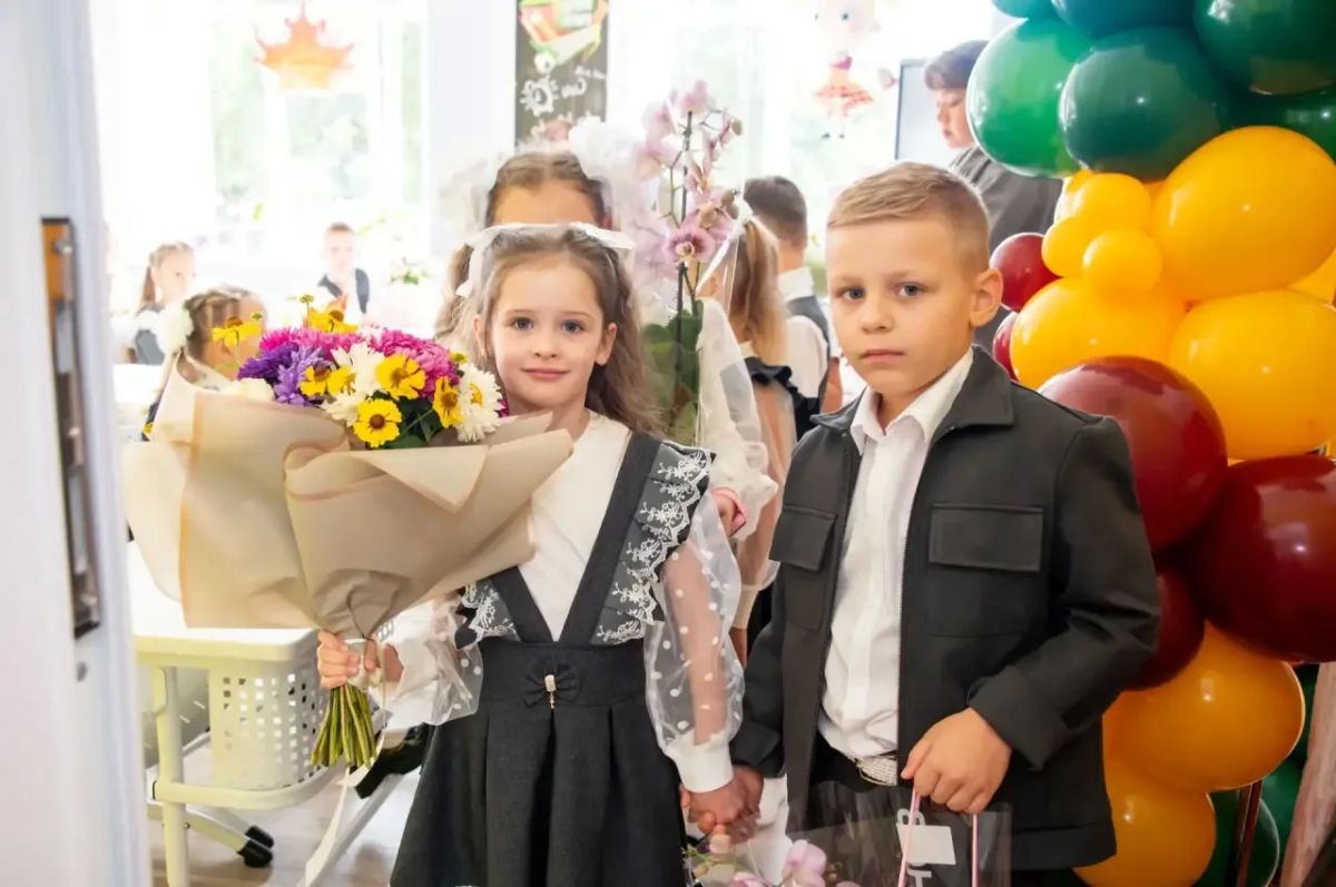 Татьяна Витушева: День знаний сегодня встретила на линейке в школе посёлка Снегири — вместе с первоклассниками, одиннадцатиклассниками, их родителями и учителями Татьяна Витушева: День знаний сегодня встретила на линейке в школе посёлка Снегири — вместе с первоклассниками, одиннадцатиклассниками, их родителями и учителями