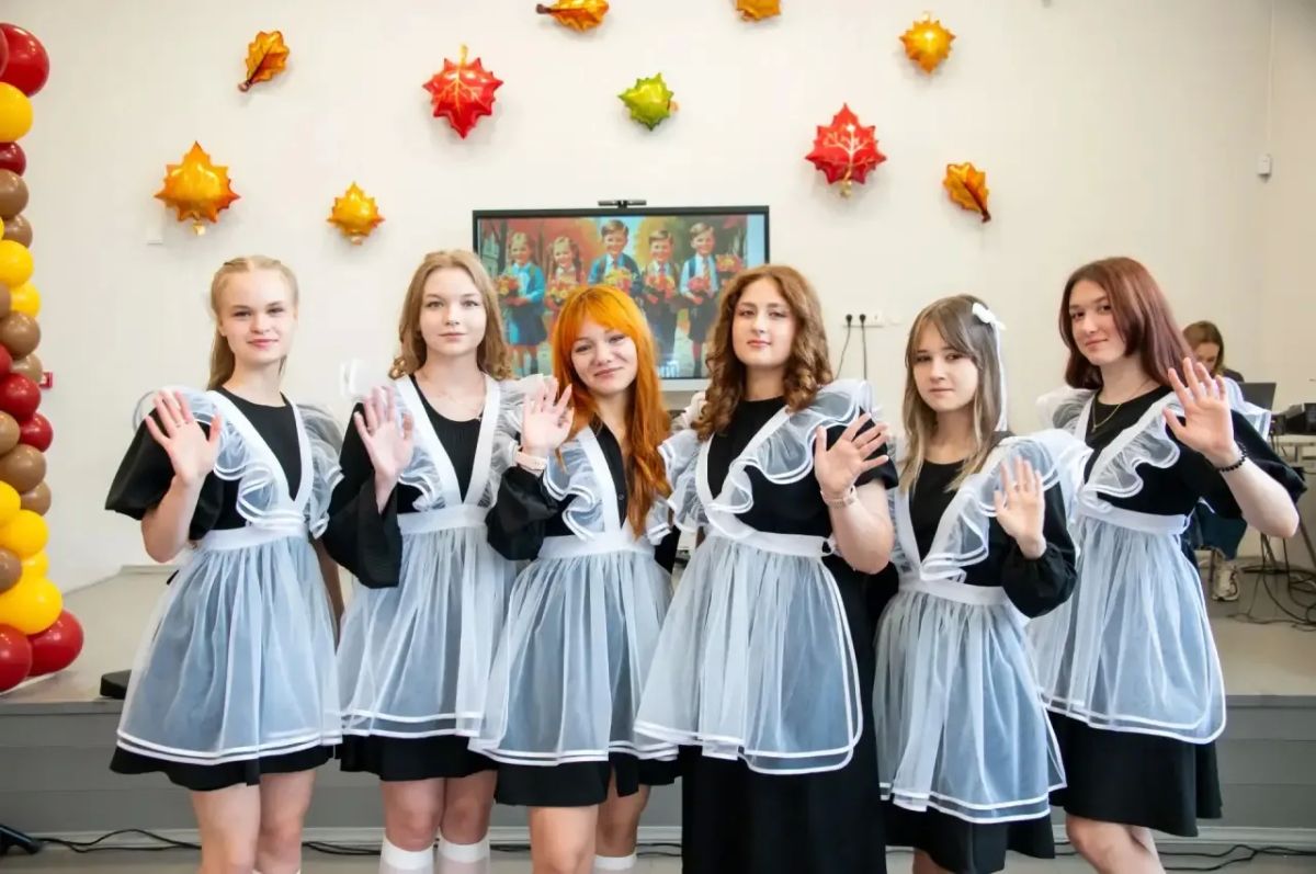 Татьяна Витушева: День знаний сегодня встретила на линейке в школе посёлка Снегири — вместе с первоклассниками, одиннадцатиклассниками, их родителями и учителями Татьяна Витушева: День знаний сегодня встретила на линейке в школе посёлка Снегири — вместе с первоклассниками, одиннадцатиклассниками, их родителями и учителями