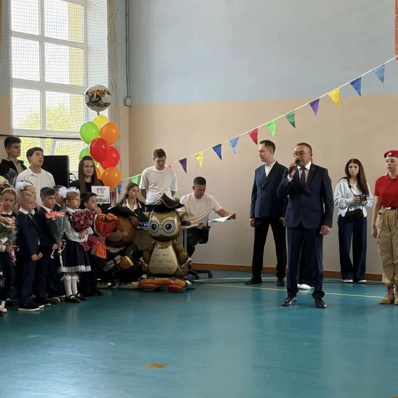 С Днём знаний!. Депутаты Мособлдумы сегодня вместе с школьниками, педагогами и родителями встретили начало нового учебного года С Днём знаний!. Депутаты Мособлдумы сегодня вместе с школьниками, педагогами и родителями встретили начало нового учебного года