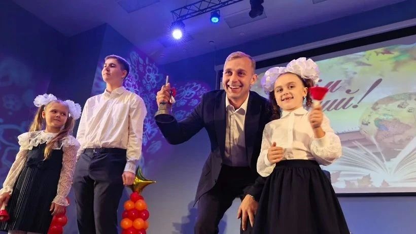 Вот и прозвенел первый звонок! Вот и прозвенел первый звонок!