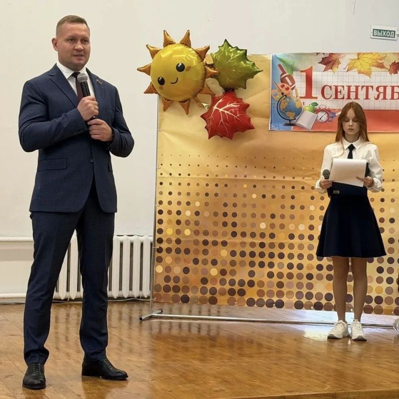 С Днём знаний!. Депутаты Мособлдумы сегодня вместе с школьниками, педагогами и родителями встретили начало нового учебного года С Днём знаний!. Депутаты Мособлдумы сегодня вместе с школьниками, педагогами и родителями встретили начало нового учебного года