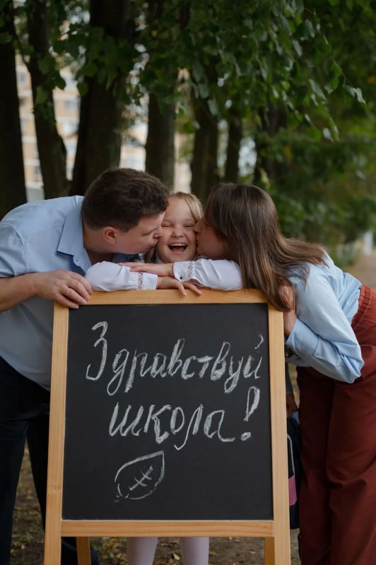 Сотни первоклассников вчера переступили пороги школ нашего округа! Сотни первоклассников вчера переступили пороги школ нашего округа!