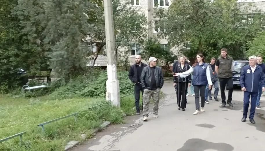 Заместитель главы округа Ольга Шашкова провела еженедельный обход территории в микрорайоне Межшоссейный Заместитель главы округа Ольга Шашкова провела еженедельный обход территории в микрорайоне Межшоссейный