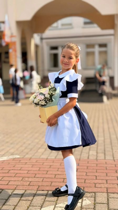 Сотни первоклассников вчера переступили пороги школ нашего округа! Сотни первоклассников вчера переступили пороги школ нашего округа!
