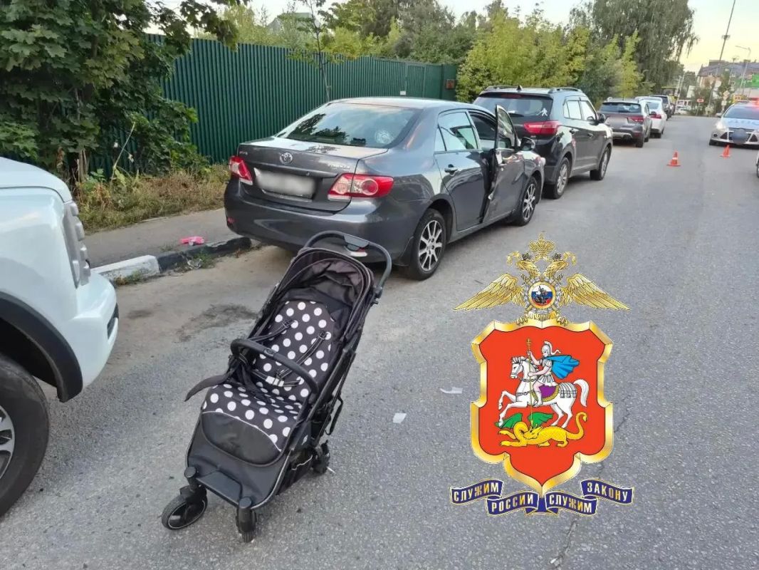 Пьяный водитель сбил отца с двухлетней дочкой в Королеве, сообщили в подмосковной полиции