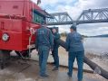 Серпуховские пожарные отработали навыки забора воды из открытых водоемов