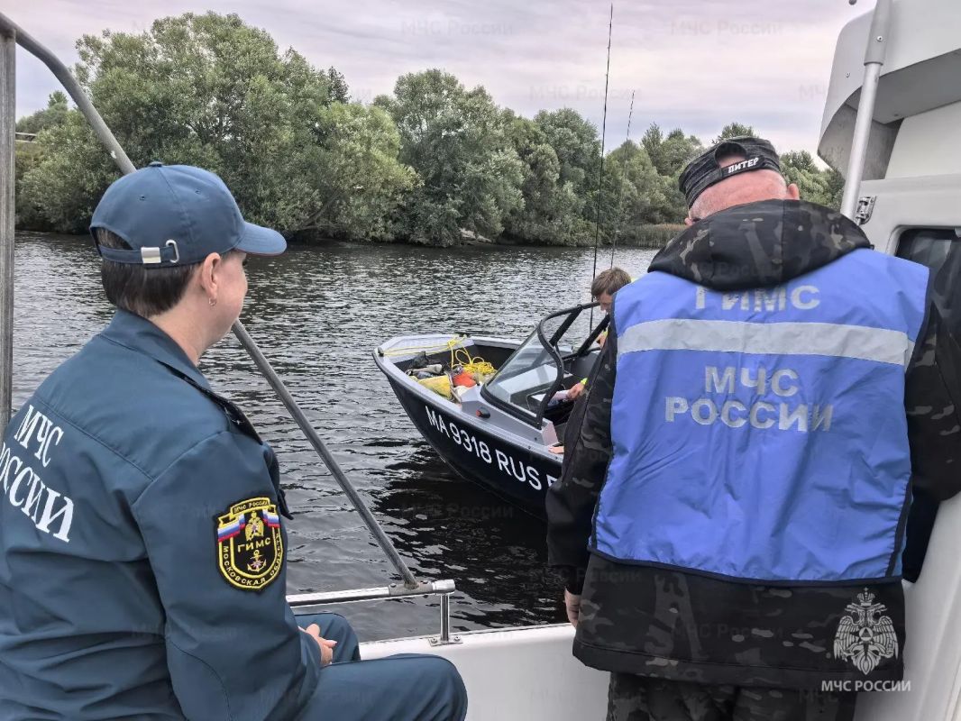 Инспекторы ГИМС контролируют ситуацию на водоемах Подмосковья Инспекторы ГИМС контролируют ситуацию на водоемах Подмосковья