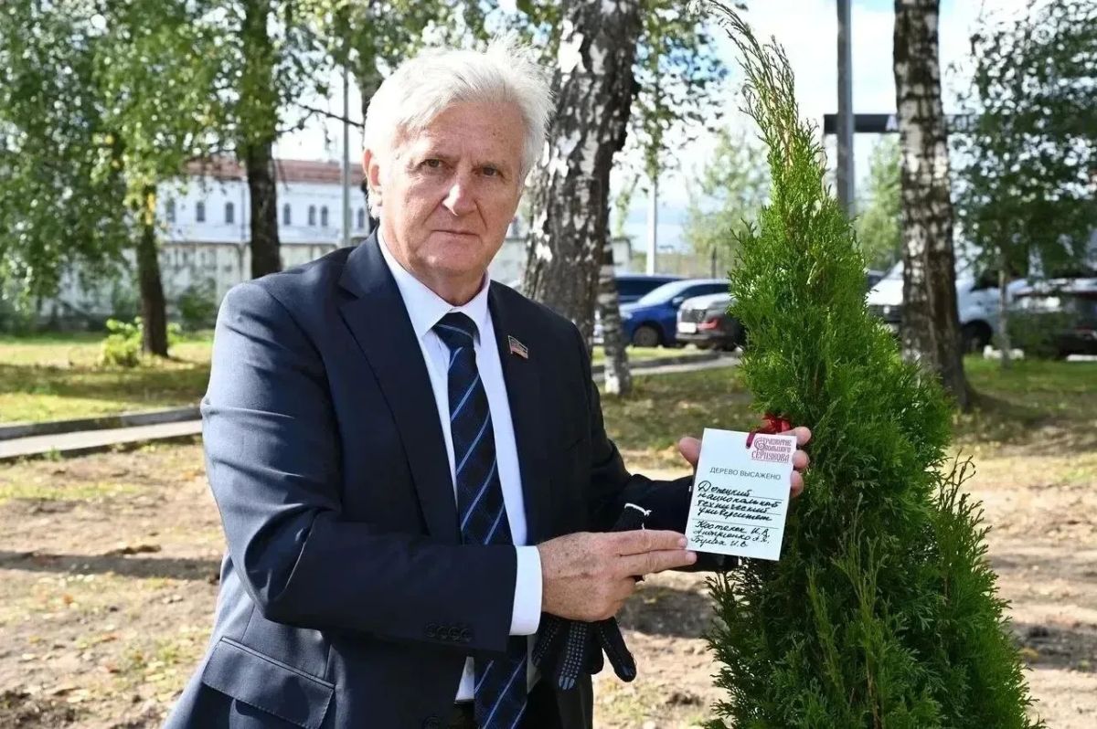 В сквере имени Н.А. Калинина появилась «Аллея науки» В сквере имени Н.А. Калинина появилась «Аллея науки»