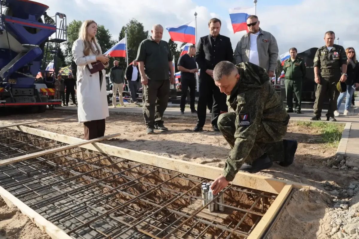 Сегодня вместе с родственниками погибших бойцов специальной военной операции, ветеранами боевых действий, депутатом Госдумы Сергеем Александровичем Пахомовым приняла участие в очень важном и глубоко символичном событии —... Сегодня вместе с родственниками погибших бойцов специальной военной операции, ветеранами боевых действий, депутатом Госдумы Сергеем Александровичем Пахомовым приняла участие в очень важном и глубоко символичном событии —...
