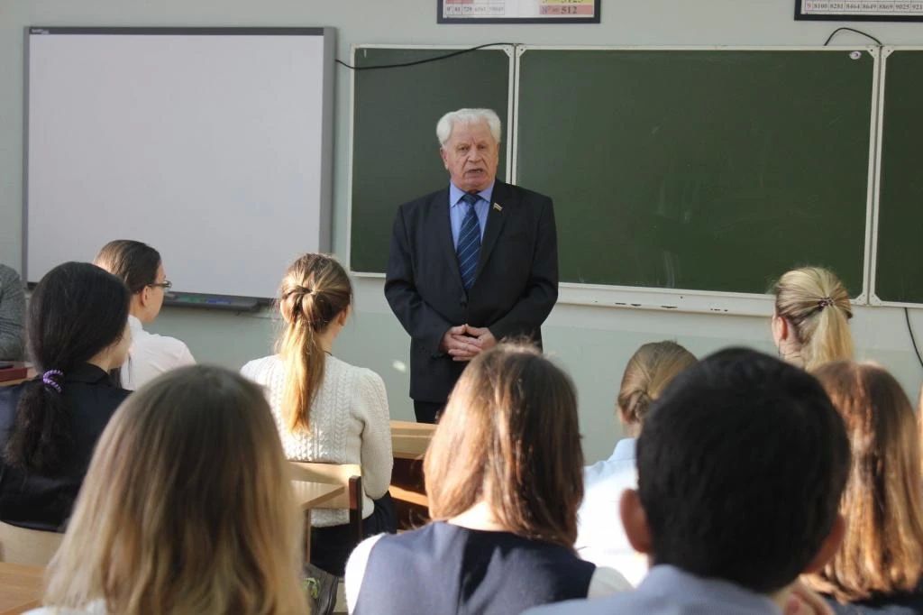 Сегодня 90-летний юбилей отмечает Иван Сергеевич Морозов – генерал-полковник, Почётный гражданин Домодедово и человек, к которому домодедовцы относятся с большим уважением Сегодня 90-летний юбилей отмечает Иван Сергеевич Морозов – генерал-полковник, Почётный гражданин Домодедово и человек, к которому домодедовцы относятся с большим уважением