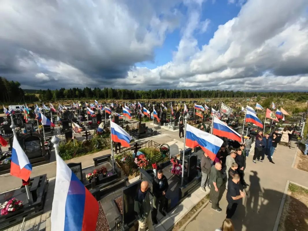 Сегодня вместе с родственниками погибших бойцов специальной военной операции, ветеранами боевых действий, депутатом Госдумы Сергеем Александровичем Пахомовым приняла участие в очень важном и глубоко символичном событии —... Сегодня вместе с родственниками погибших бойцов специальной военной операции, ветеранами боевых действий, депутатом Госдумы Сергеем Александровичем Пахомовым приняла участие в очень важном и глубоко символичном событии —...