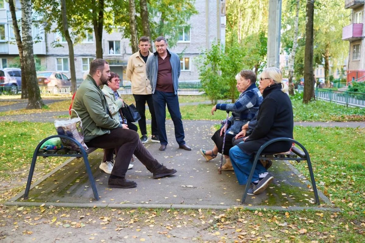 Михаил Собакин: В конце рабочего дня провел обход дворовых территорий и общественных пространств в микрорайоне "Полиграф" Михаил Собакин: В конце рабочего дня провел обход дворовых территорий и общественных пространств в микрорайоне "Полиграф"