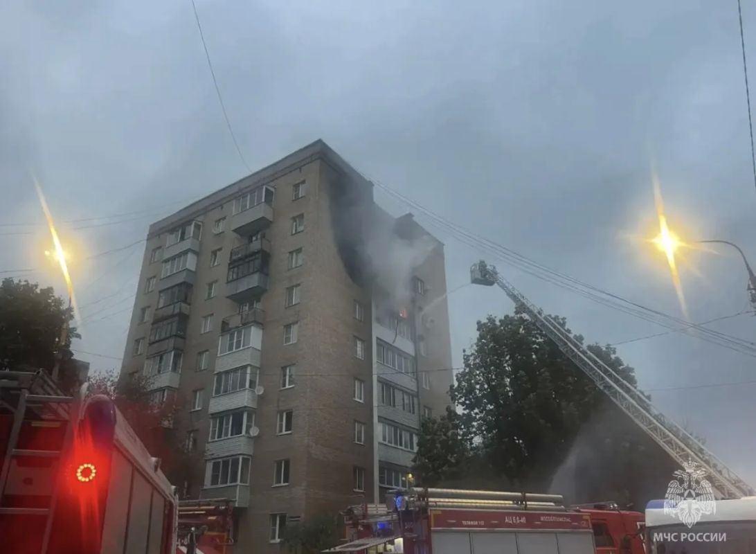 Огнеборцы локализовали пожар в жилом доме а Лобне Огнеборцы локализовали пожар в жилом доме а Лобне