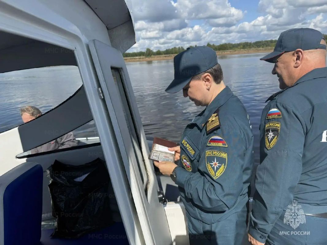 Инспекторы ГИМС контролируют ситуацию на водоемах Подмосковья Инспекторы ГИМС контролируют ситуацию на водоемах Подмосковья