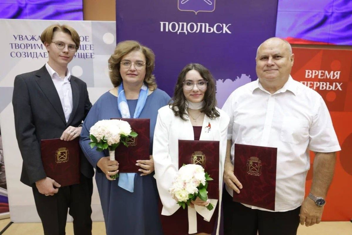 В администрации округа прошла встреча со школьниками и педагогами, которые своими знаниями, трудом и упорством добились выдающихся результатов В администрации округа прошла встреча со школьниками и педагогами, которые своими знаниями, трудом и упорством добились выдающихся результатов