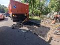 Сотрудники предприятия «Автобытдор» продолжают ежедневный ремонт дорог и дворовых проездов