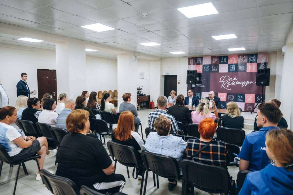 Андрей Булгаков: Гжель - территория с богатой историей, интересными предприятиями и людьми, которые сохраняют традиции Андрей Булгаков: Гжель - территория с богатой историей, интересными предприятиями и людьми, которые сохраняют традиции