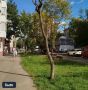 В Климовске на улице Дмитрия Холодова проводятся работы по кронированию зеленых насаждений