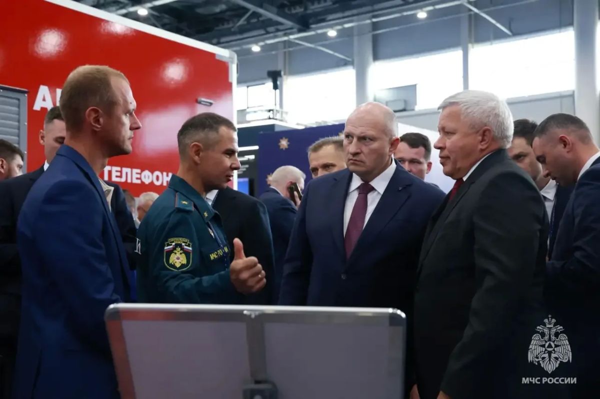 Глава МЧС России ознакомился с передовыми разработками подведомственных организаций и предприятий Московской области на «Комплексной безопасности» Глава МЧС России ознакомился с передовыми разработками подведомственных организаций и предприятий Московской области на «Комплексной безопасности»