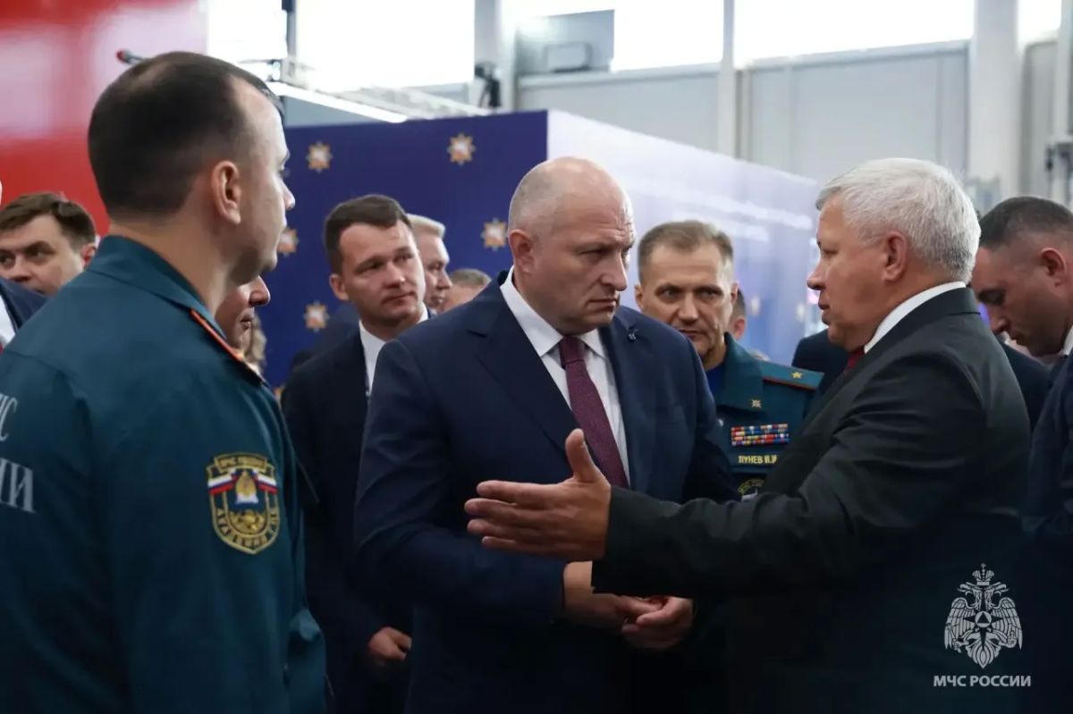 Глава МЧС России ознакомился с передовыми разработками подведомственных организаций и предприятий Московской области на «Комплексной безопасности» Глава МЧС России ознакомился с передовыми разработками подведомственных организаций и предприятий Московской области на «Комплексной безопасности»