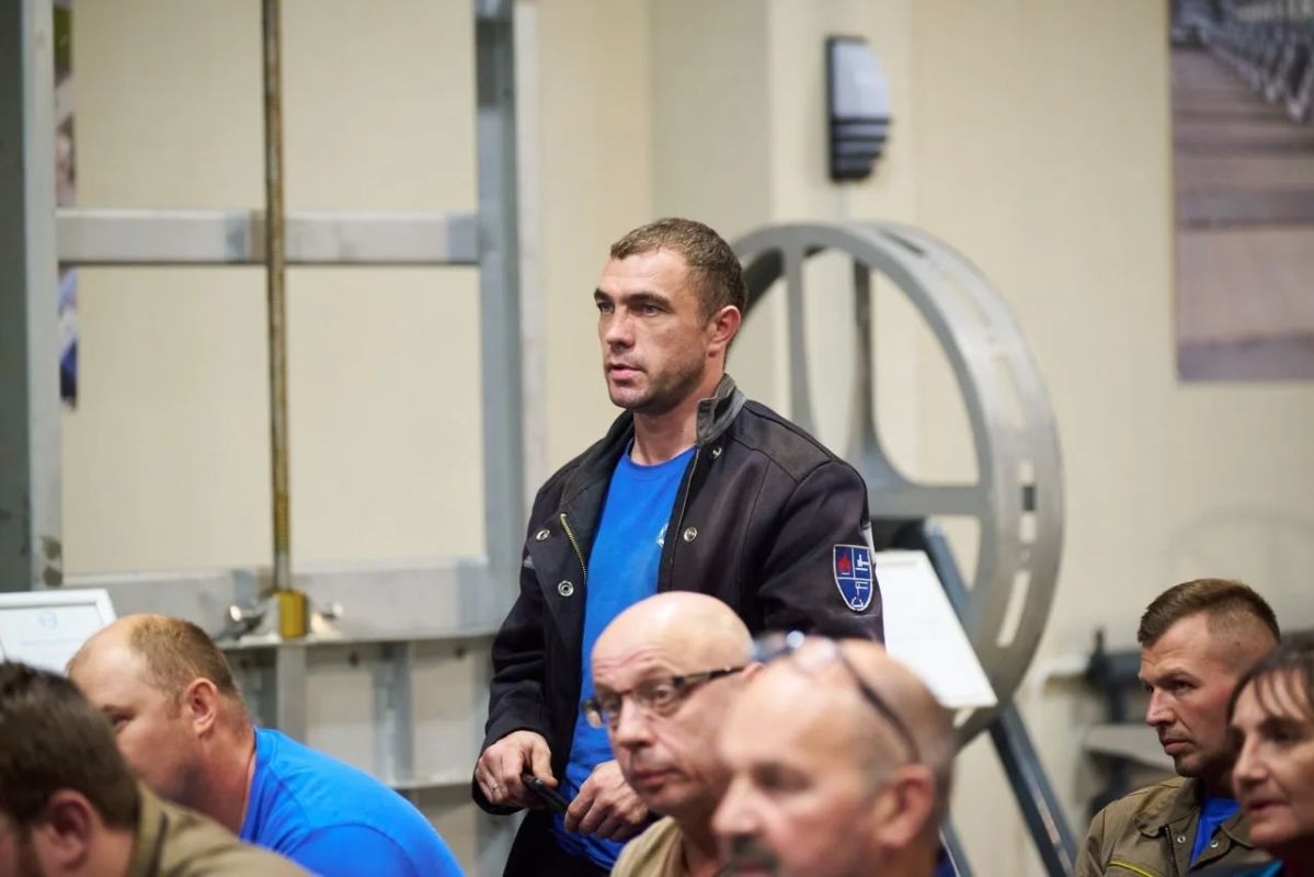Михаил Собакин: В формате «Выездной администрации» встретились с коллективом завода «АГМА» Михаил Собакин: В формате «Выездной администрации» встретились с коллективом завода «АГМА»