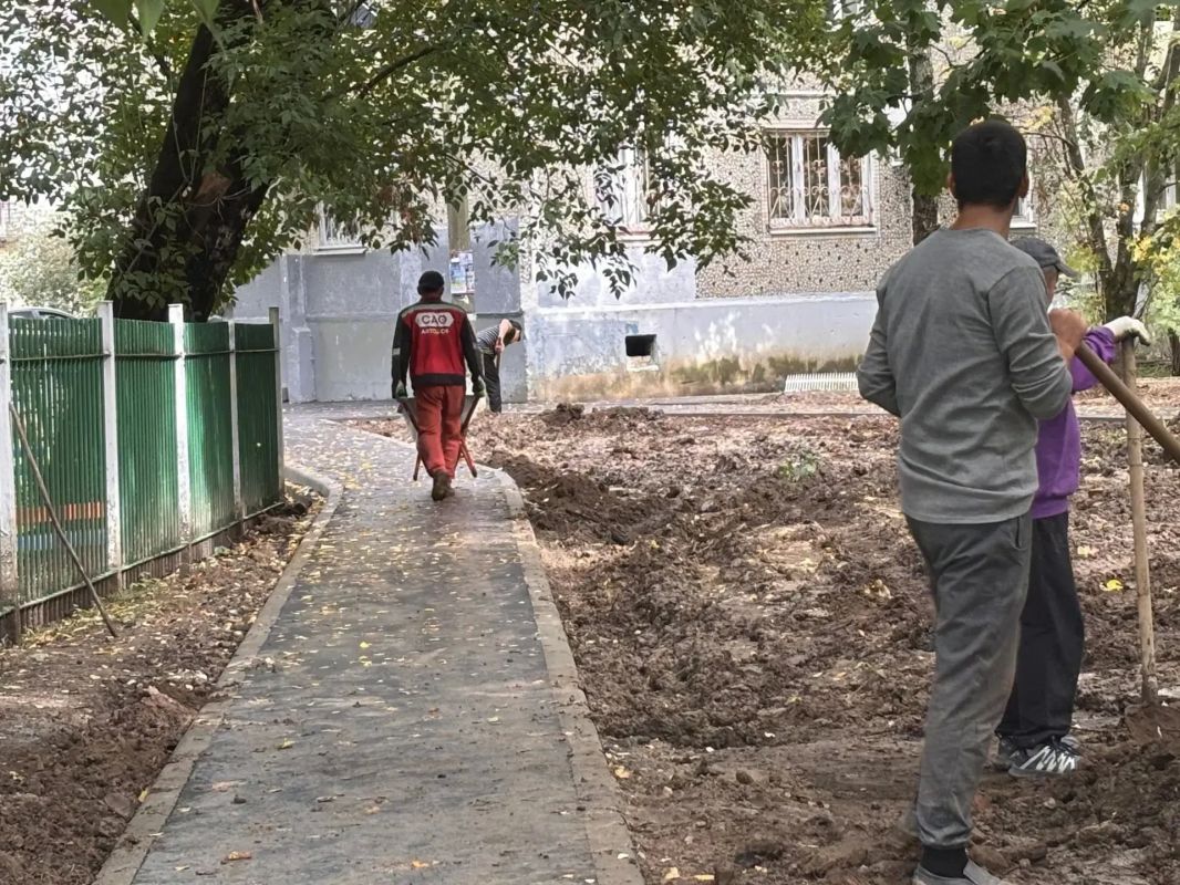 Новые дорожки и газоны на улице Почтовая - почти готовы Новые дорожки и газоны на улице Почтовая - почти готовы
