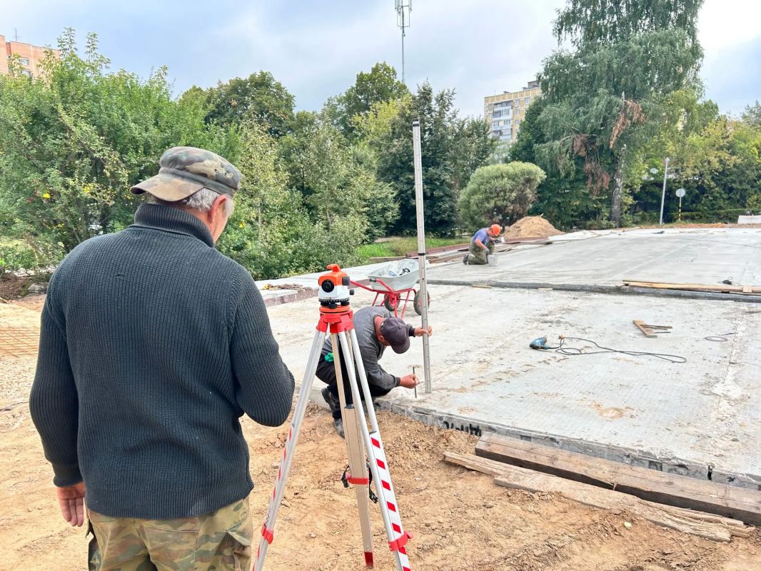 В Королёве завершается монтаж временного моста через Акуловский водоканал В Королёве завершается монтаж временного моста через Акуловский водоканал