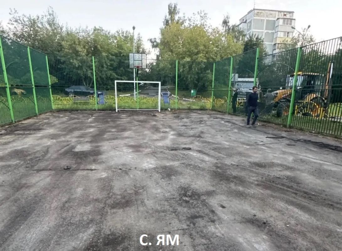 Спортивная площадка «Метеор» в микрорайоне Авиационный стала комфортнее Спортивная площадка «Метеор» в микрорайоне Авиационный стала комфортнее