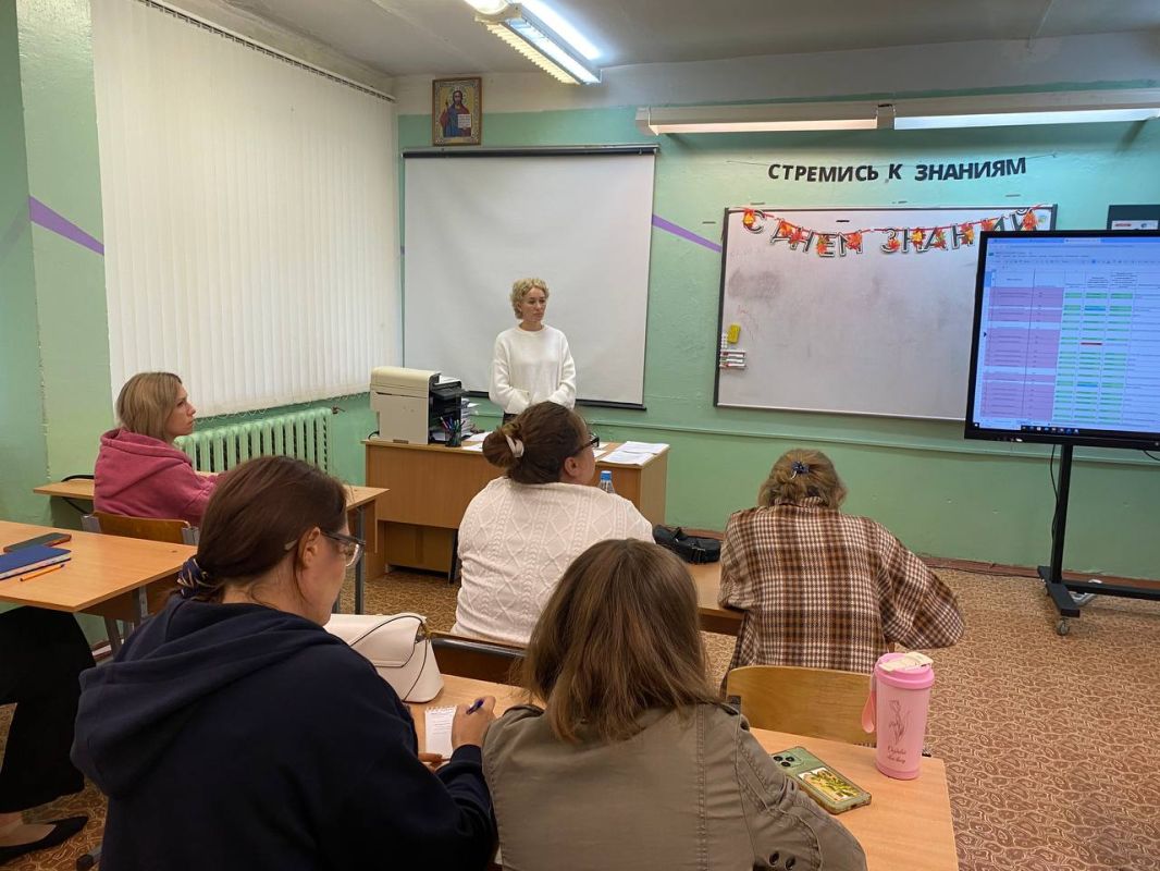 РОДИТЕЛЬСКОЕ СОБРАНИЕ. 3 сентября в нашей школе прошли родительские собрания для родителей учащихся РОДИТЕЛЬСКОЕ СОБРАНИЕ. 3 сентября в нашей школе прошли родительские собрания для родителей учащихся