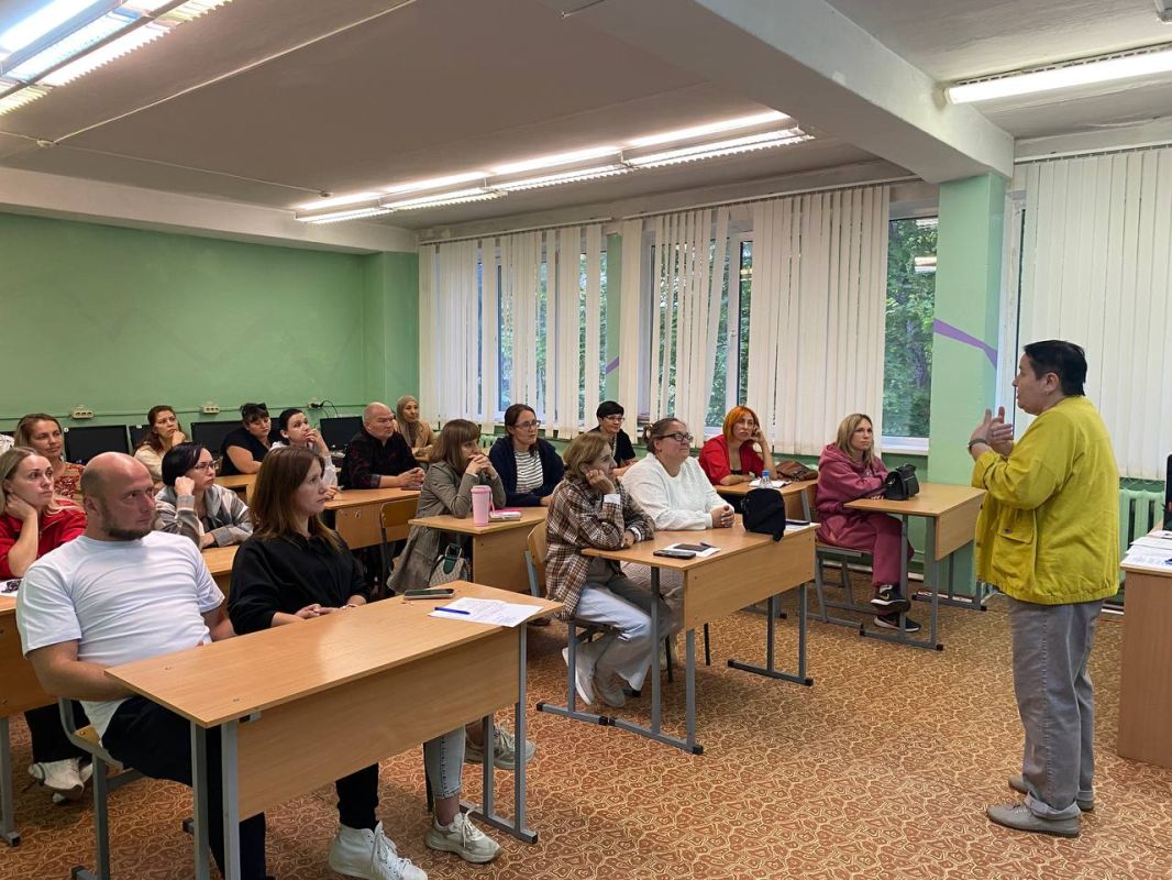 РОДИТЕЛЬСКОЕ СОБРАНИЕ. 3 сентября в нашей школе прошли родительские собрания для родителей учащихся РОДИТЕЛЬСКОЕ СОБРАНИЕ. 3 сентября в нашей школе прошли родительские собрания для родителей учащихся
