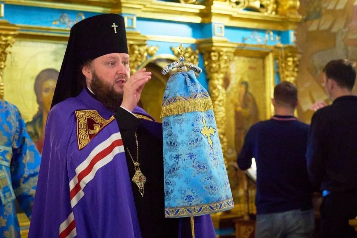 Михаил Собакин: В престольный праздник вместе с прихожанами храма Грузинской иконы Божией Матери села Якшино принял участие в праздничной Божественной литургии, которую возглавил архиепископ Подольский и Люберецкий Аксий Михаил Собакин: В престольный праздник вместе с прихожанами храма Грузинской иконы Божией Матери села Якшино принял участие в праздничной Божественной литургии, которую возглавил архиепископ Подольский и Люберецкий Аксий