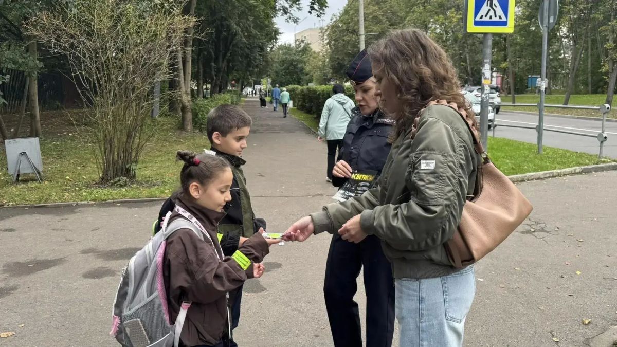 «Трафарет безопасности»: на асфальте у 6й гимназии появился добрый помощник школьников «Трафарет безопасности»: на асфальте у 6й гимназии появился добрый помощник школьников