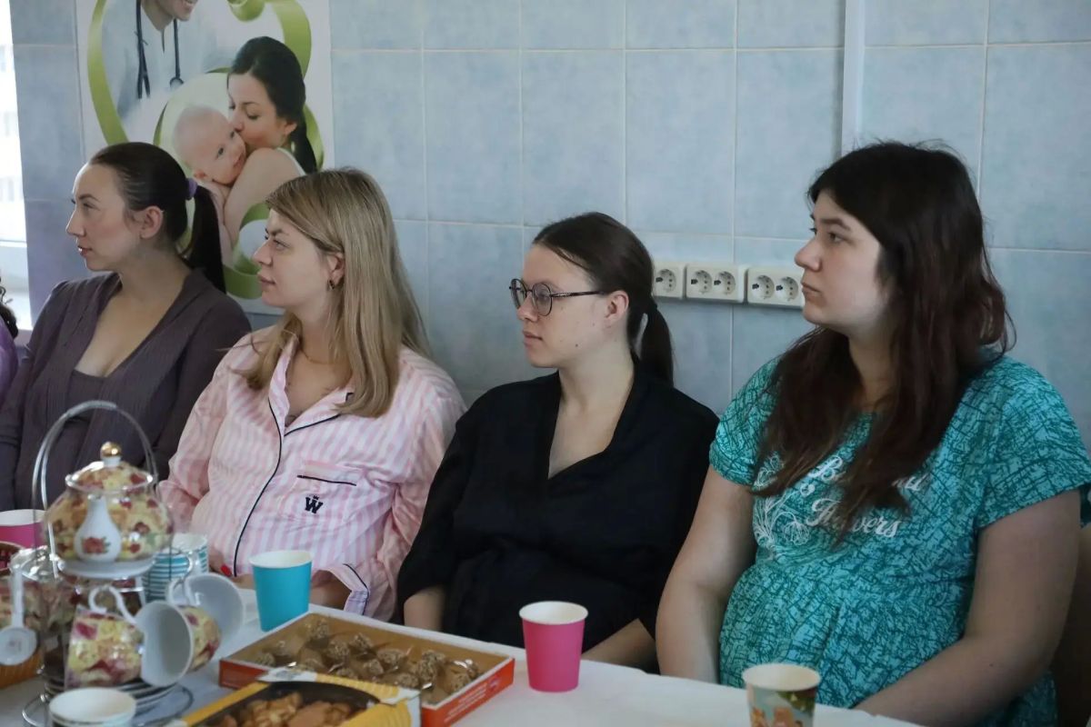 В Серпуховском родильном доме состоялось первое уютное «Чаепитие с акушеркой» В Серпуховском родильном доме состоялось первое уютное «Чаепитие с акушеркой»