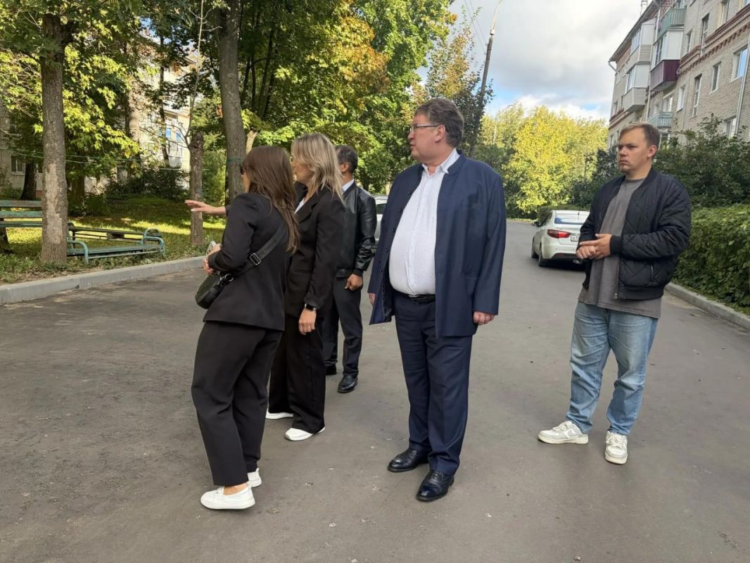 Заместитель главы городского округа Подольск Евгений Градсков провёл плановый обход территории в микрорайоне Ивановский Заместитель главы городского округа Подольск Евгений Градсков провёл плановый обход территории в микрорайоне Ивановский