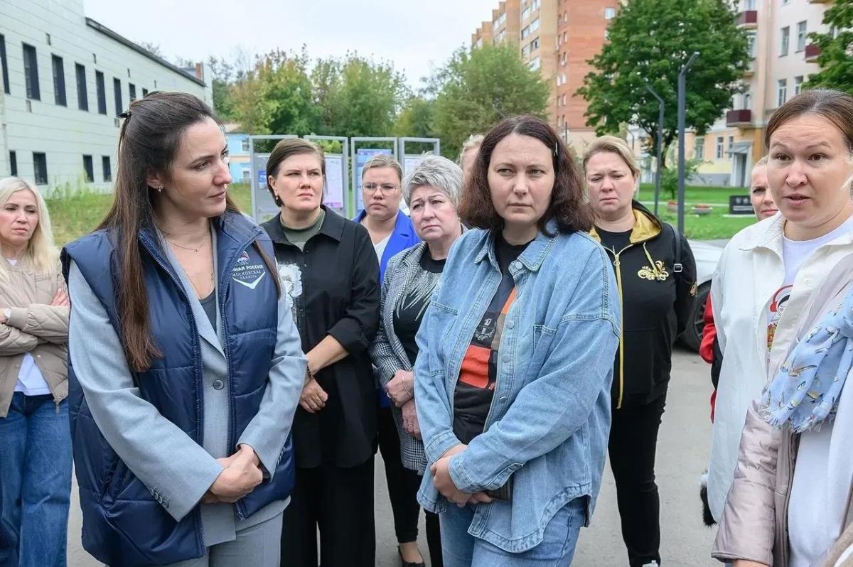 Заместитель главы округа Ольга Шашкова провела рабочую встречу с жителями микрорайона Климовск и подрядными организациями непосредственно на объектах капитального ремонта Заместитель главы округа Ольга Шашкова провела рабочую встречу с жителями микрорайона Климовск и подрядными организациями непосредственно на объектах капитального ремонта
