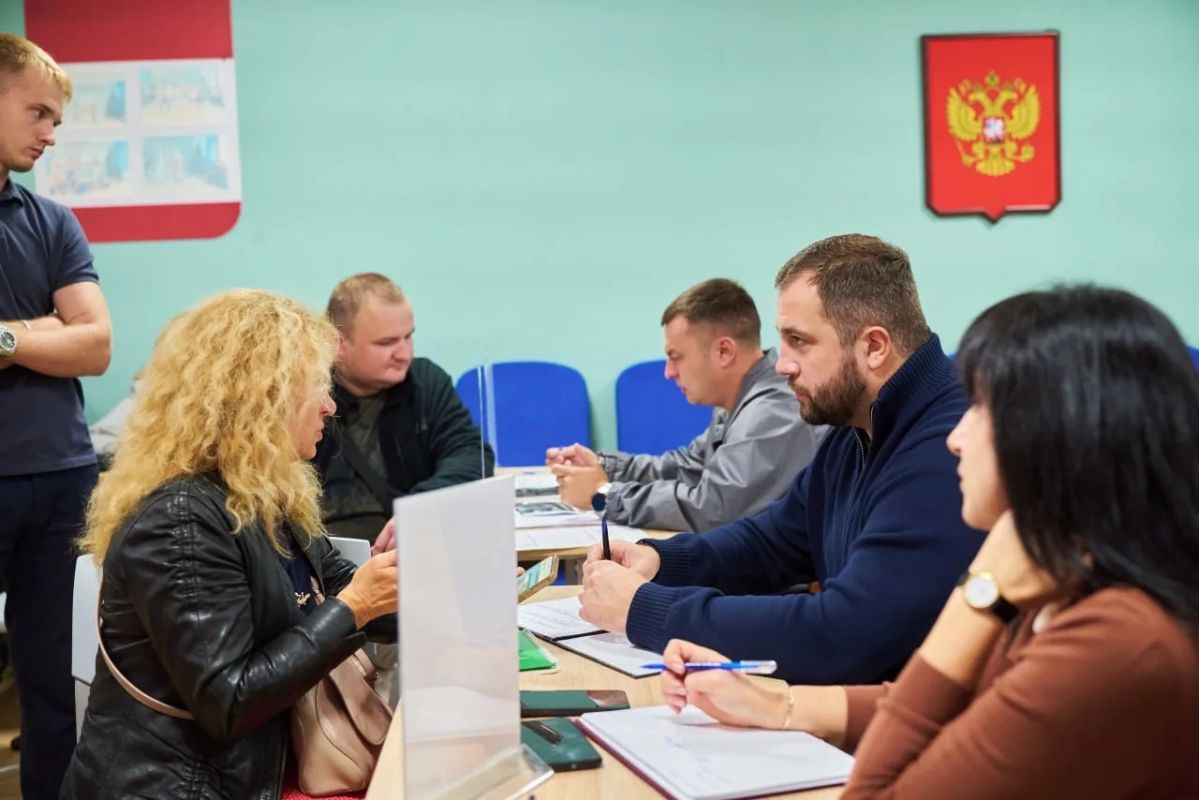 Михаил Собакин: Совместно с коллегами и представителями профильных подразделений провели встречу с жителями пгт Михаил Собакин: Совместно с коллегами и представителями профильных подразделений провели встречу с жителями пгт