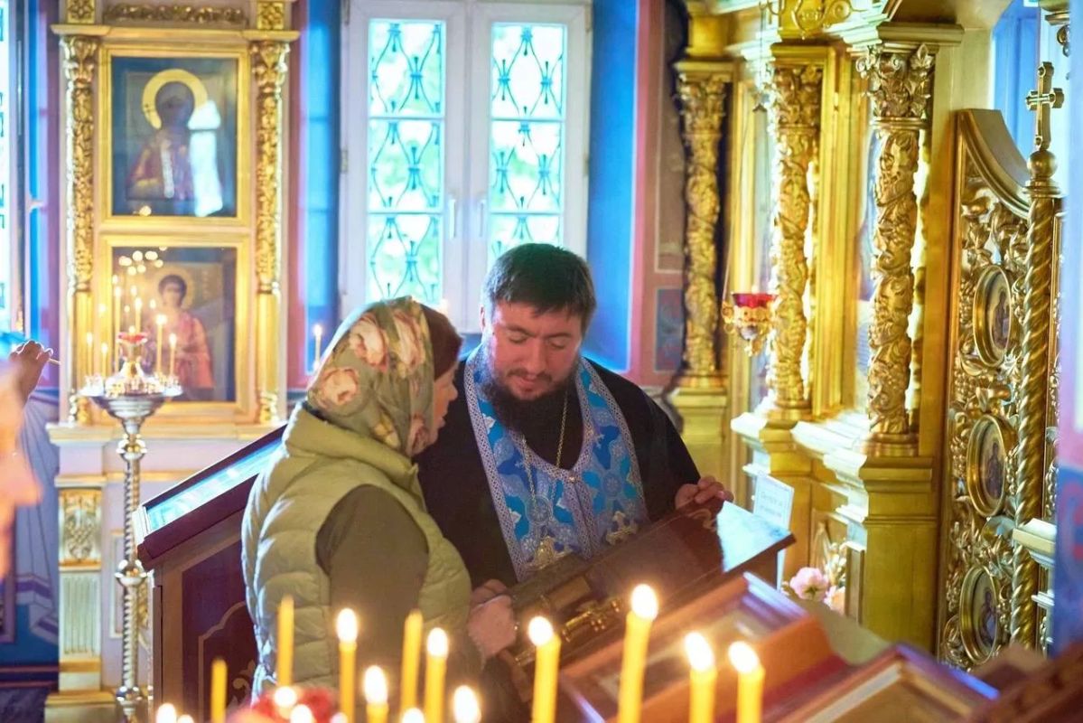 Михаил Собакин: В престольный праздник вместе с прихожанами храма Грузинской иконы Божией Матери села Якшино принял участие в праздничной Божественной литургии, которую возглавил архиепископ Подольский и Люберецкий Аксий Михаил Собакин: В престольный праздник вместе с прихожанами храма Грузинской иконы Божией Матери села Якшино принял участие в праздничной Божественной литургии, которую возглавил архиепископ Подольский и Люберецкий Аксий