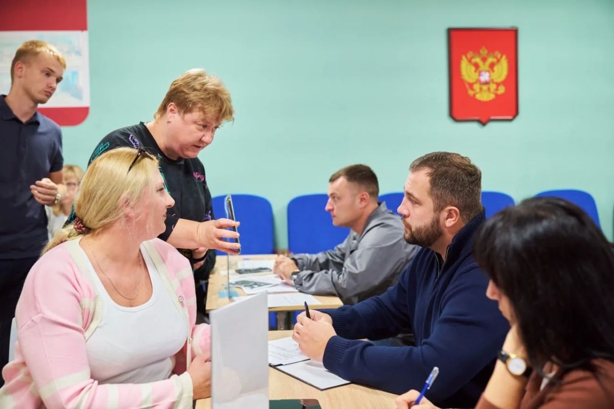 Михаил Собакин: Совместно с коллегами и представителями профильных подразделений провели встречу с жителями пгт Михаил Собакин: Совместно с коллегами и представителями профильных подразделений провели встречу с жителями пгт