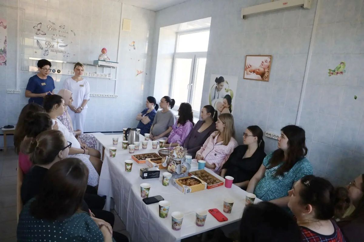 В Серпуховском родильном доме состоялось первое уютное «Чаепитие с акушеркой» В Серпуховском родильном доме состоялось первое уютное «Чаепитие с акушеркой»