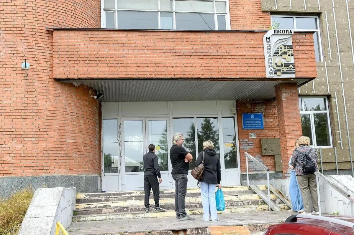 Заместитель главы округа Ольга Шашкова провела рабочую встречу с жителями микрорайона Климовск и подрядными организациями непосредственно на объектах капитального ремонта Заместитель главы округа Ольга Шашкова провела рабочую встречу с жителями микрорайона Климовск и подрядными организациями непосредственно на объектах капитального ремонта