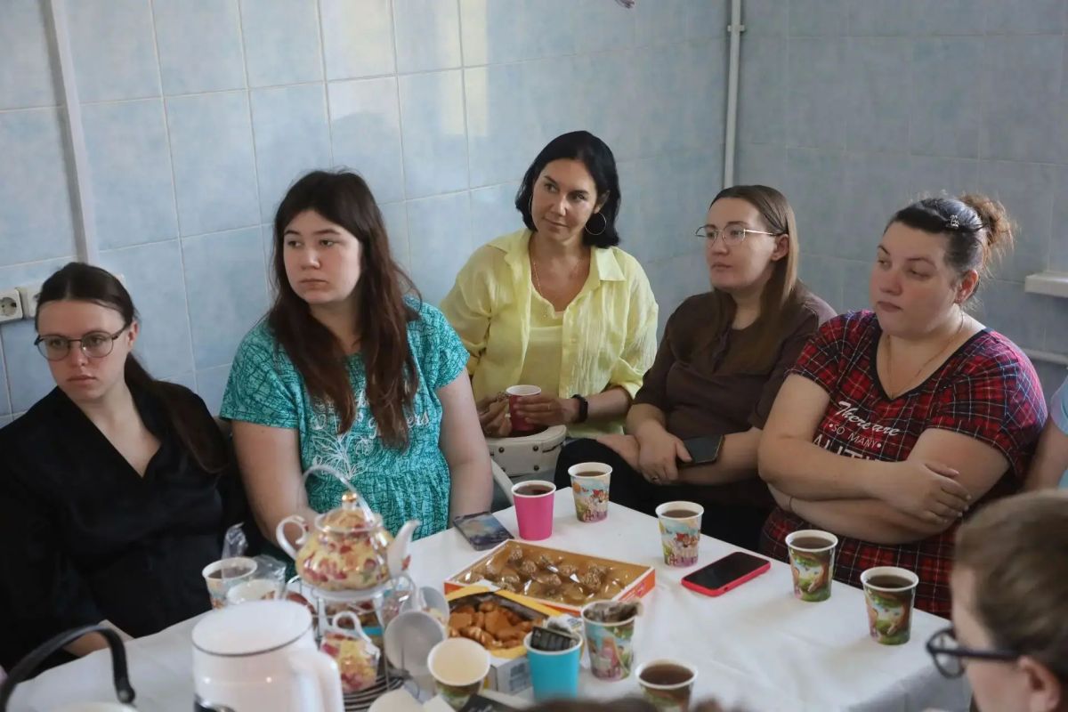 В Серпуховском родильном доме состоялось первое уютное «Чаепитие с акушеркой» В Серпуховском родильном доме состоялось первое уютное «Чаепитие с акушеркой»